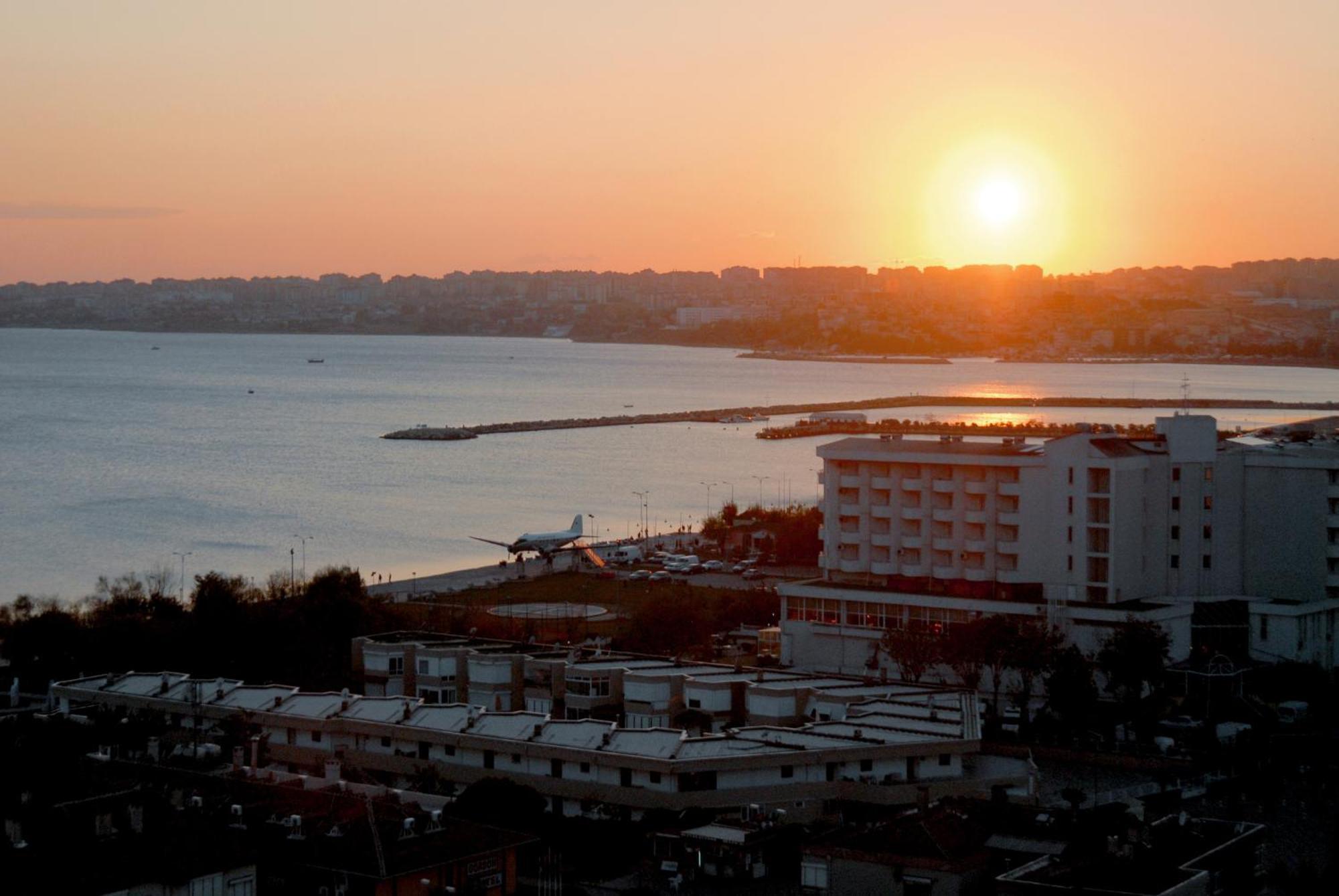 فندق وسبا ايسر بريميوم بيوكجكمجة المظهر الخارجي الصورة Sunset over the Gulf of Chania