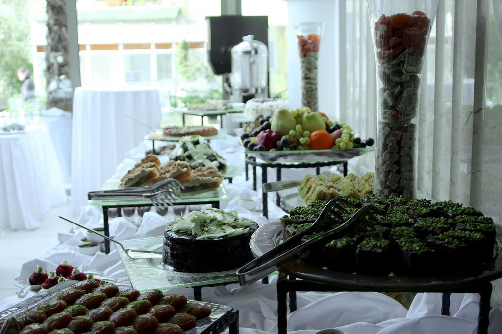 فندق وسبا ايسر بريميوم بيوكجكمجة المظهر الخارجي الصورة A buffet
