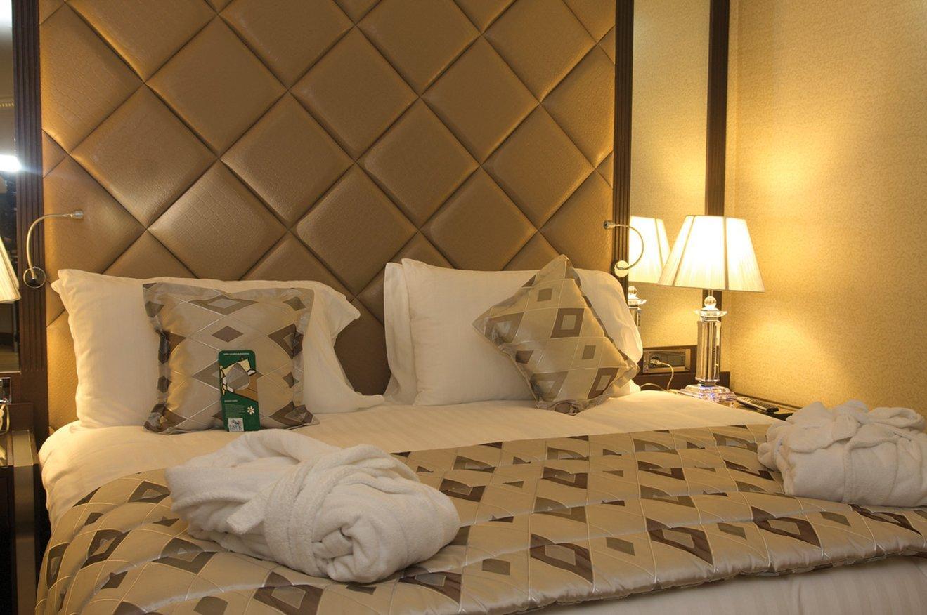 فندق وسبا ايسر بريميوم بيوكجكمجة الغرفة الصورة A bedroom at the hotel