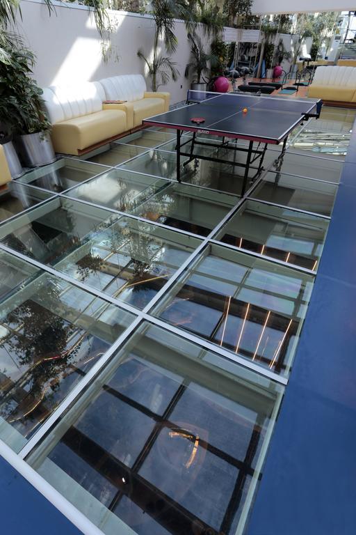 فندق وسبا ايسر بريميوم بيوكجكمجة المظهر الخارجي الصورة A glass floor