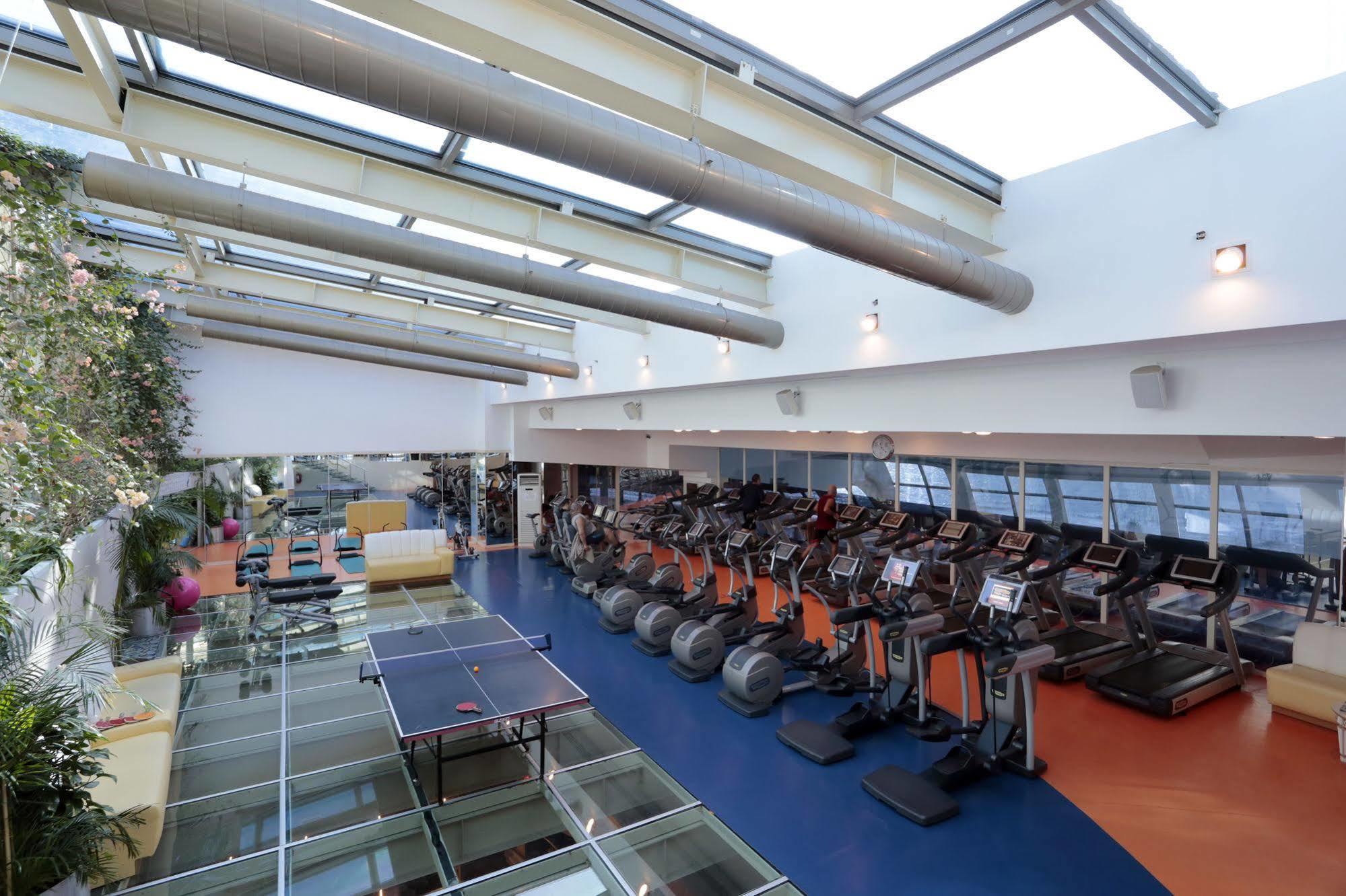 فندق وسبا ايسر بريميوم بيوكجكمجة المظهر الخارجي الصورة The Sports and Leisure Centre